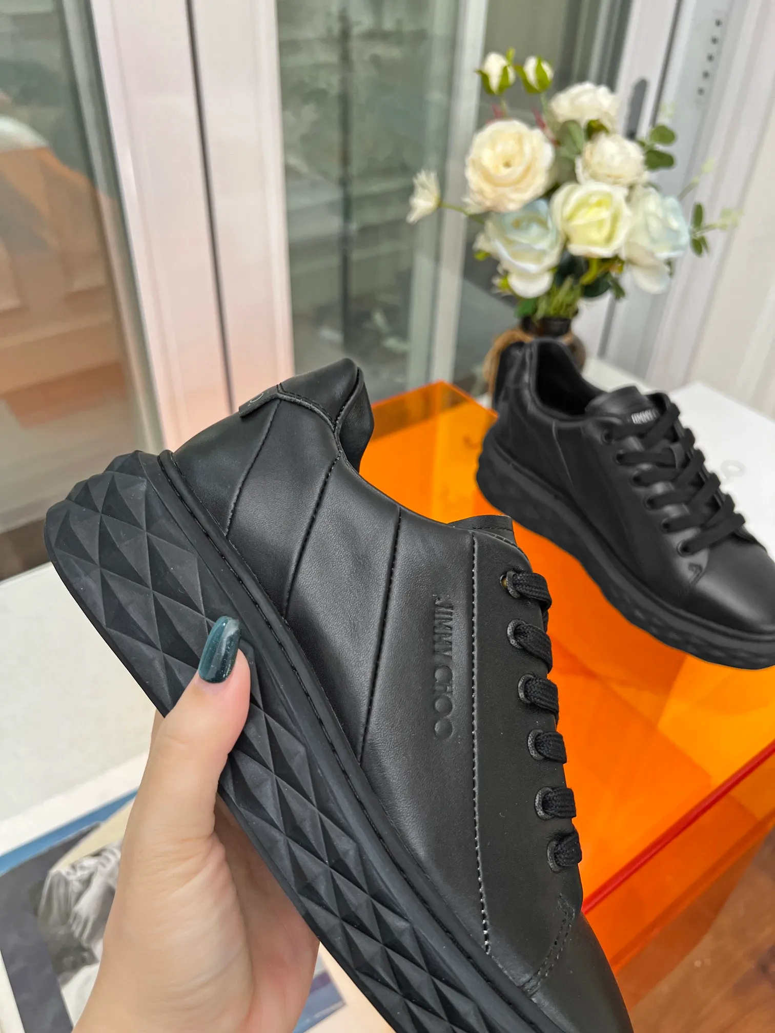 👟👟Ex-factory price 560👟👟 (splicing) Jimmy choo Jimmy Choo 2024 spring and summer Jc new Diamond A new series of sports shoes🔥The uppers are made of original imported cowhide stitching🎵The soles are made of brand elements to prevent diamond multi-faceted cutting to create a three-dimensional sense💥The gradually thinner and thicker design of the soles makes the shoes more comfortable on the feet without the slightest sense of oppression🌹A fashionable, comfortable, versatile and luxurious Diamond sports shoe is worth owning🧚‍♀️ Fabric: Original imported top layer 🐂cowhide Lining: Imported🐑Sheepskin Feet: Original injection molded 🐑 Sheepskin Outsole: Original glass glue combined sole Size: 34-41 (custom-made sizes 34.41 are non-refundable)